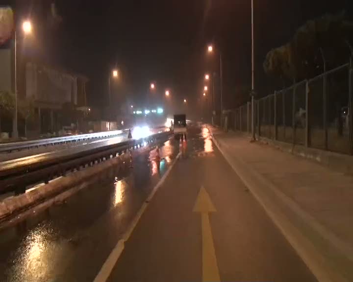 Sahil yolu trafiğe kapandı!