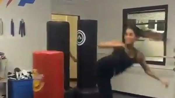 Karateci kızın inanılmaz tekmesi