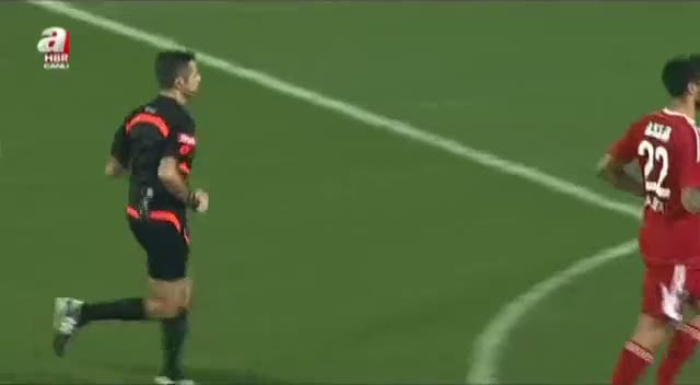 Karşılaşmada Kalecinin kafası kanadı!