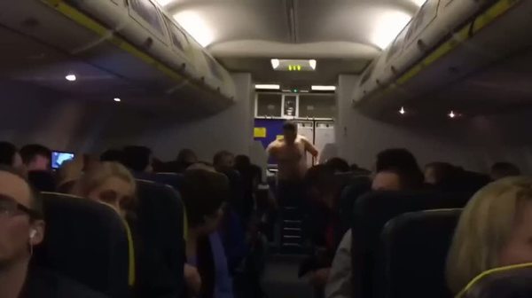 Alkollü yolcu uçak indirtti