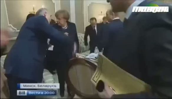 Putin'e sandalye şakası