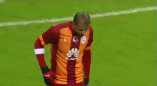 Melo Sneijder'i ısırdı!