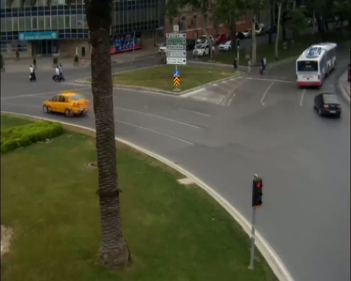 İzmir'de trafik kazaları MOBESE'de