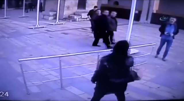 Cami bahçesinde kadına şiddet