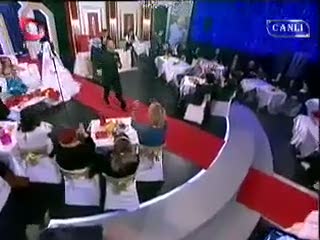 Yakalarındaki Özgecan Aslan fotoğrafları ile göbek atıp, dans ettiler