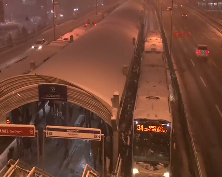 Kar yağışının 2.gününde Mecidiyeköy ve Zincirlikuyu sakin