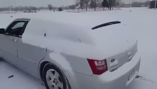 Arabadan kar temizlemek için bir de bu yolu deneyin