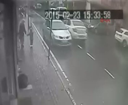 Sarıyer'deki halk otobüsü kazası güvenlik kameralarında