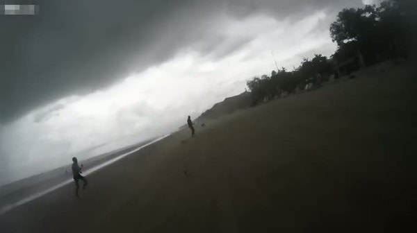 Kasırga plajı vurdu