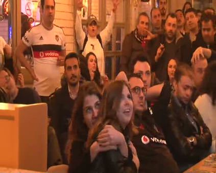 Beşiktaş taraftarından davullu zurnalı kutlama
