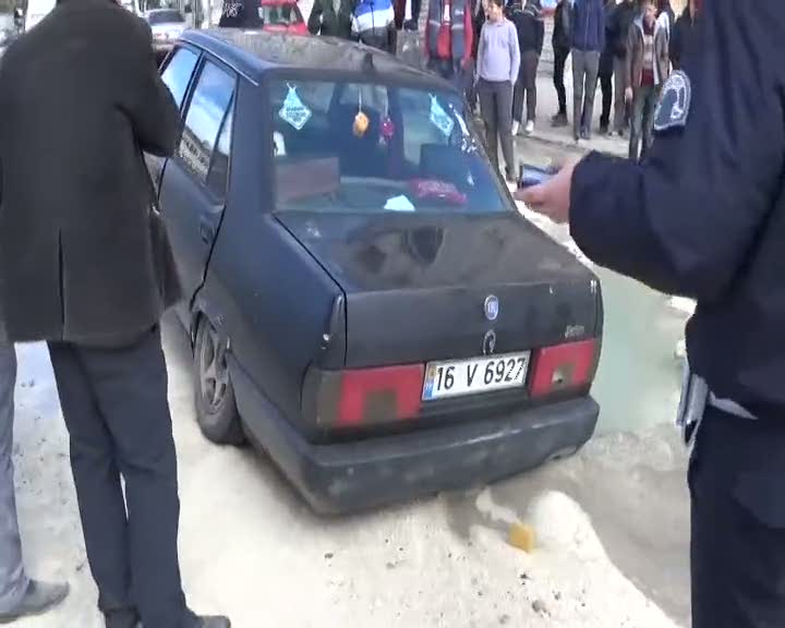 Su borusu patladı araç bu hale geldi