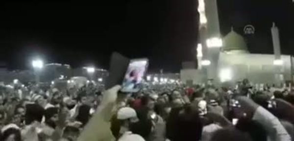 Erdoğan'a Mescid-i Nebevi'de sevgi gösterisi