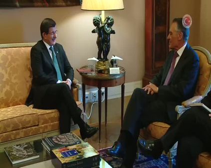 Davutoğlu, Portekiz Cumhurbaşkanı Cavaco Silva ile bir araya geldi
