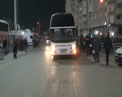 Fenerbahçe otobüsüne pet şişeli saldırı