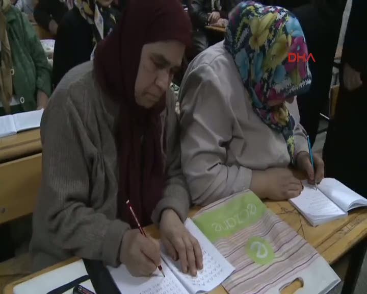 70 yaşındaki Türkan Nine okuma yazma öğreniyor