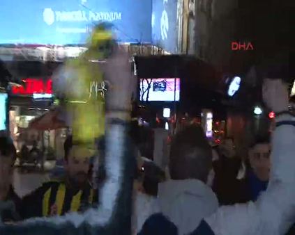 Fenerbahçeli taraftar Bağdat caddesinde eğlendi