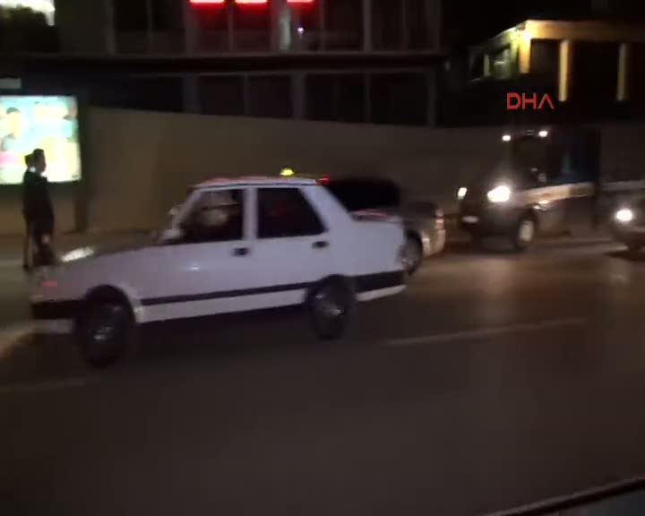 Kadıköy'de hırsızları kovalayan polis silahla vuruldu