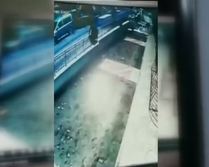 Silahlı kavganın failleri kaçarken kameraya yakalandı