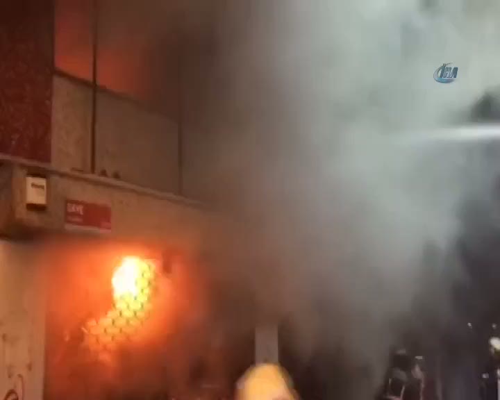Bağcılar'da korkutan yangın