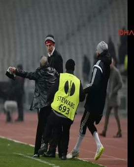 Olimpiyat Stadı'nda Slaven Bilic'e saldırı