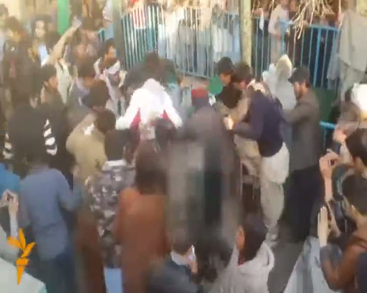 Kuran'ı yakan kadını linç edip yaktılar