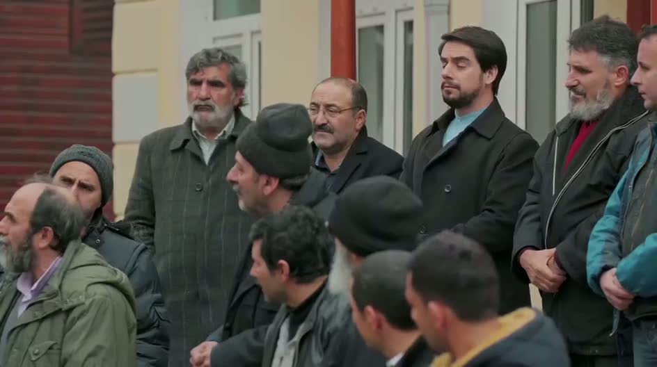 Sorusunun peşine düşen, Hicabi…