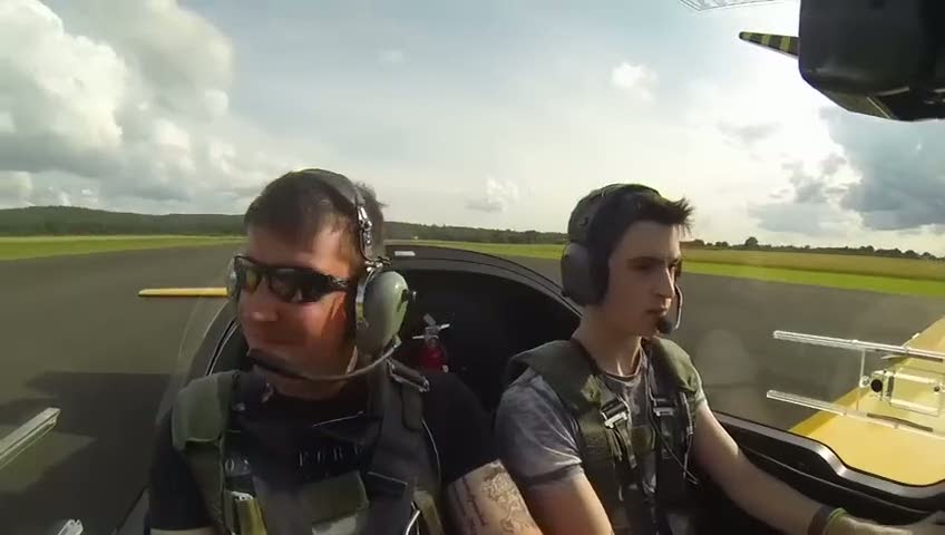 Akrobatik hareketlerle arkadaşlarına adrenalin dolu anlar yaşatmak