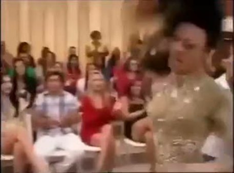 Kadının çılgın dansı
