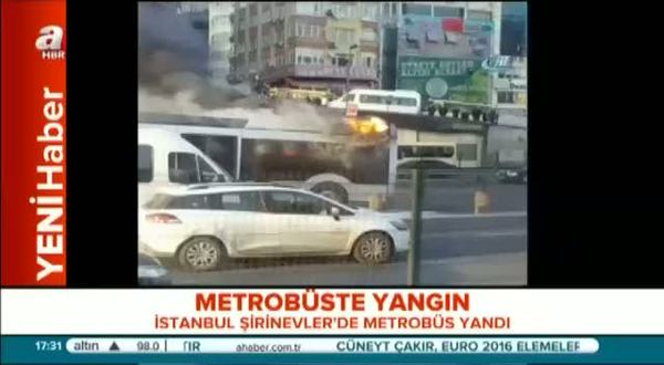 İstanbul'da metrobüs yanıyor