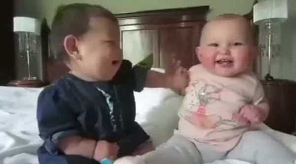Bebeklerin önemli sohbeti