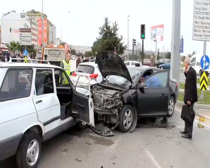 Bakan Kılıç'ın konvoyunda kaza: 2'si polis 5 yaralı