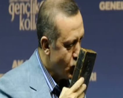 Erdoğan şehit savcıya böyle Kur'an-ı Kerim okudu