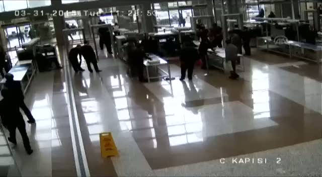 Teröristlerin Savcı Kiraz'ın odasına giriş anı