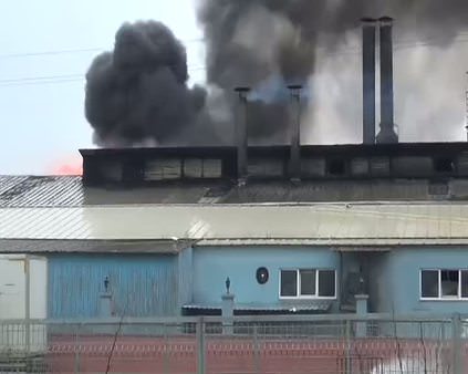 Tekstil fabrikası alev alev yandı