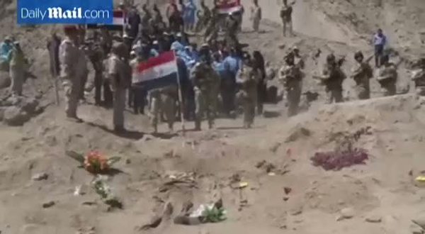 Tikrit'te askerlerin gömüldüğü 12 toplu mezar bulundu