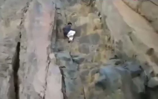 Dağa tırmanırken düştü