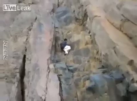 Dağa tırmanırken düştü