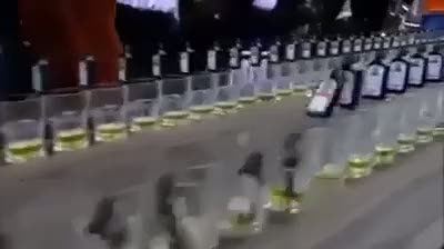 Domino taşları yerine bakın ne kullandılar