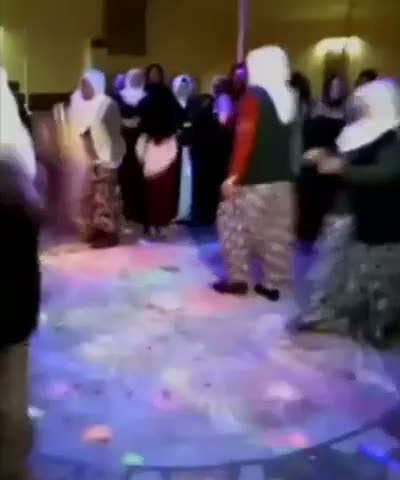 Dansa gönül vermiş teyzeler