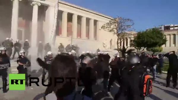 Madenciler de Çipras'a karşı ayaklandı Atina'da polisle çatıştılar