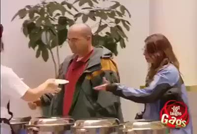 Yemek yediklerine pişman oldular!