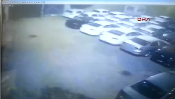 Lüks otomobil hırsızları çaldıkları otomobille polis ezmeye çalıştı