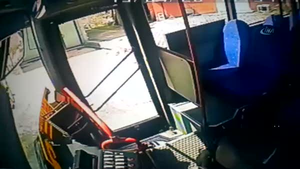 Beykoz'daki otobüs kazası kamerada