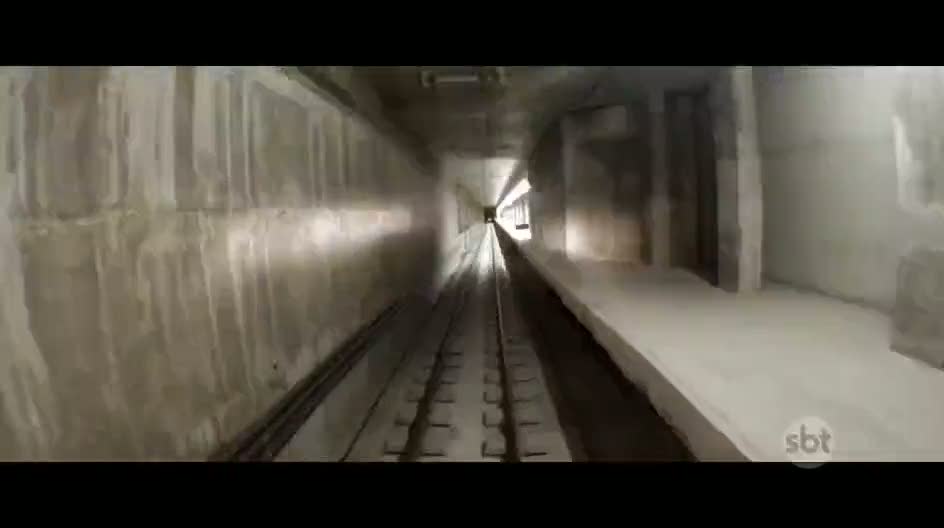 Metroda aşırı gerçekçi hayalet kız şakası