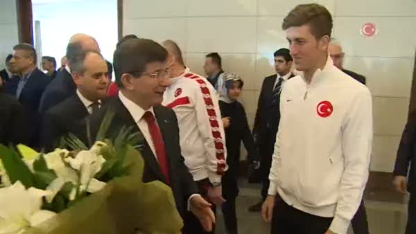 Başbakan Davutoğlu Dünya Şampiyonlarıyla buluştu