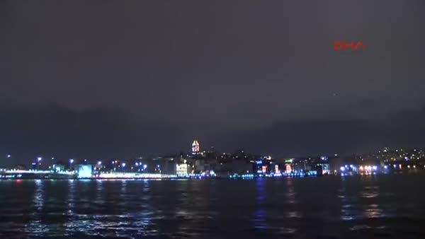 İstanbul'u şimşekler aydınlattı