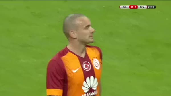 Sneijder'den mükemmel şut!