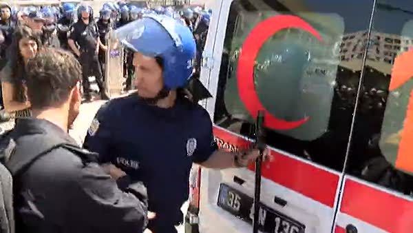 İzmir'de yaralı polisi ambulansa almadılar