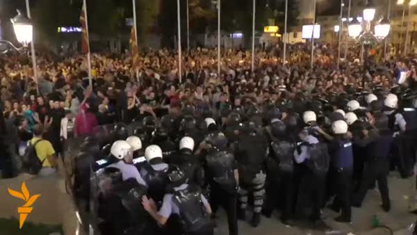 Makedonya'da protesto gösterisinde 55 yaralı