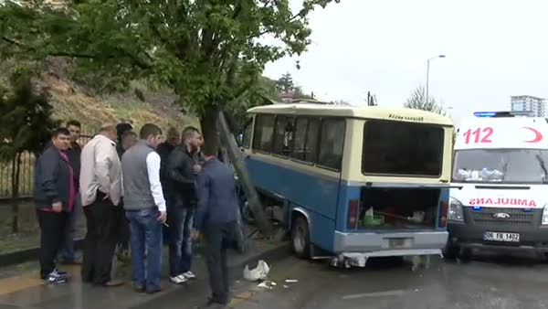 Ankara'da minibüs kazası 6 yaralı